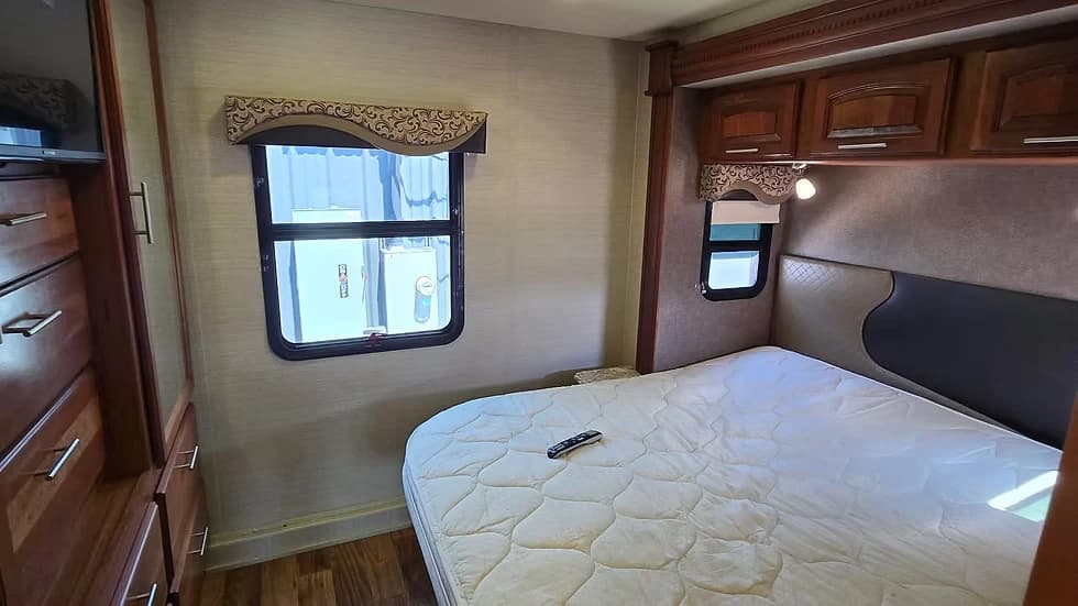 2017 Jayco Precept 31UL — photo 8 of 10