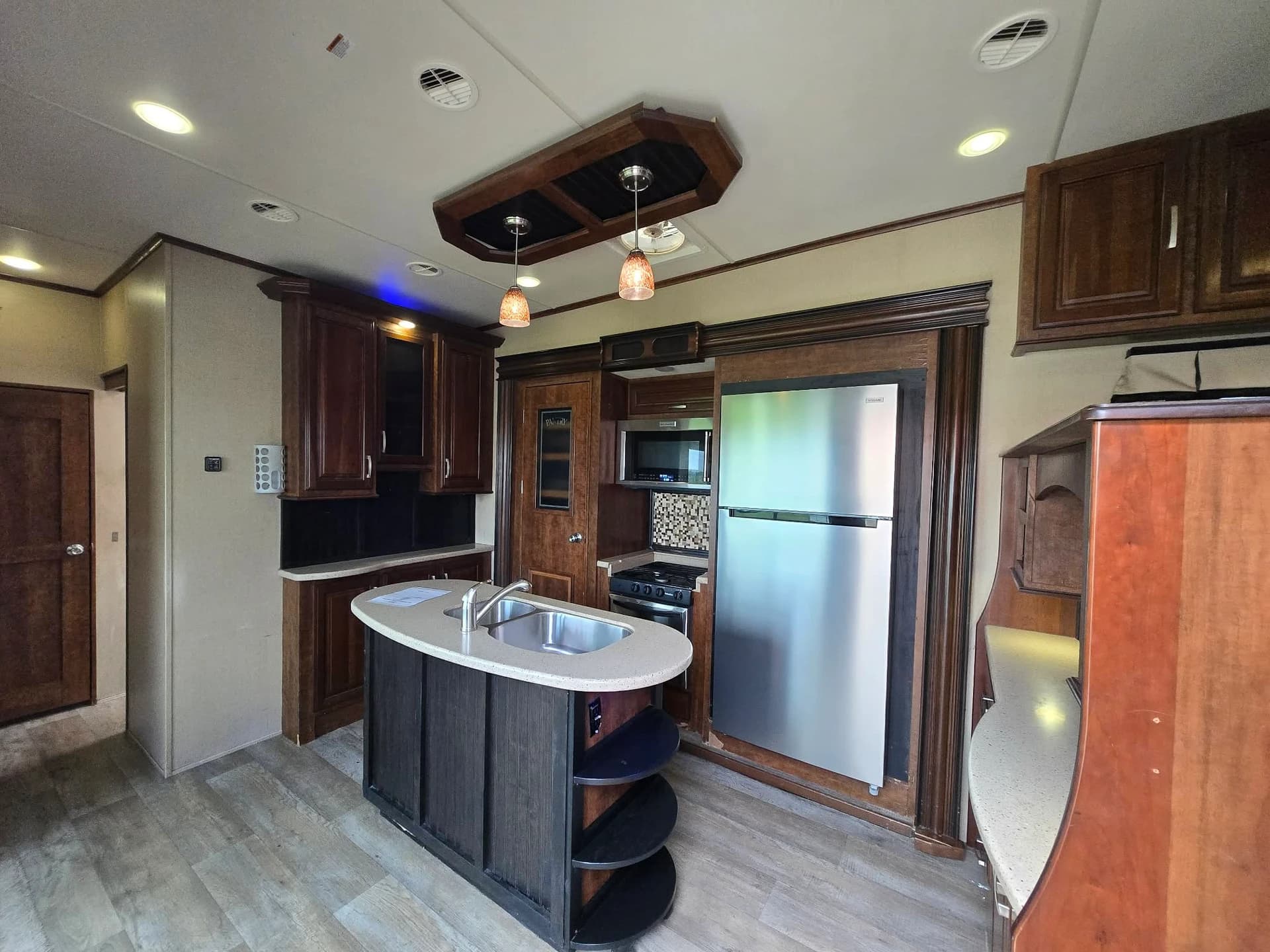2016 Grand Design Solitude 379FL — photo 5 of 15