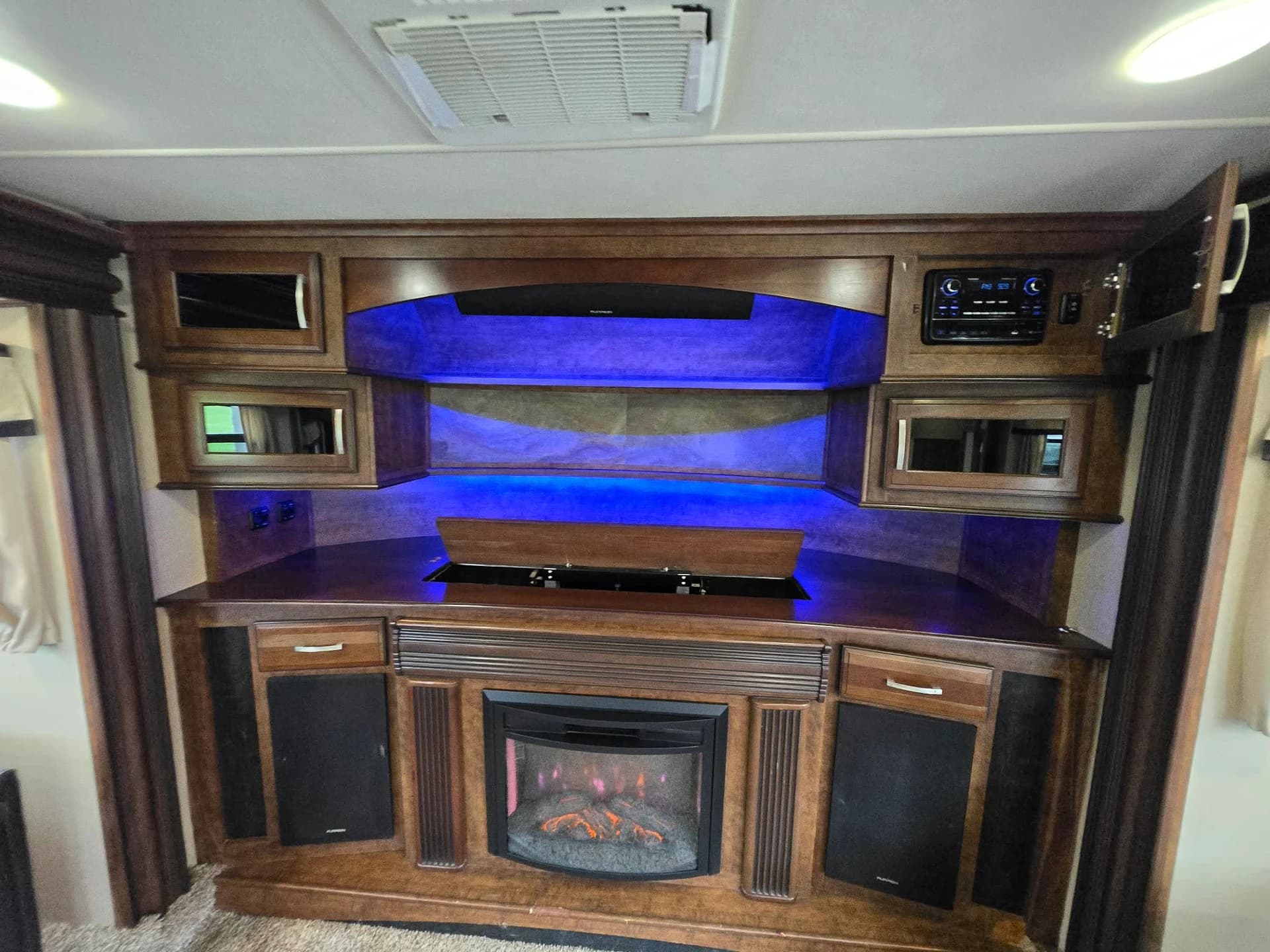 2016 Grand Design Solitude 379FL — photo 12 of 15