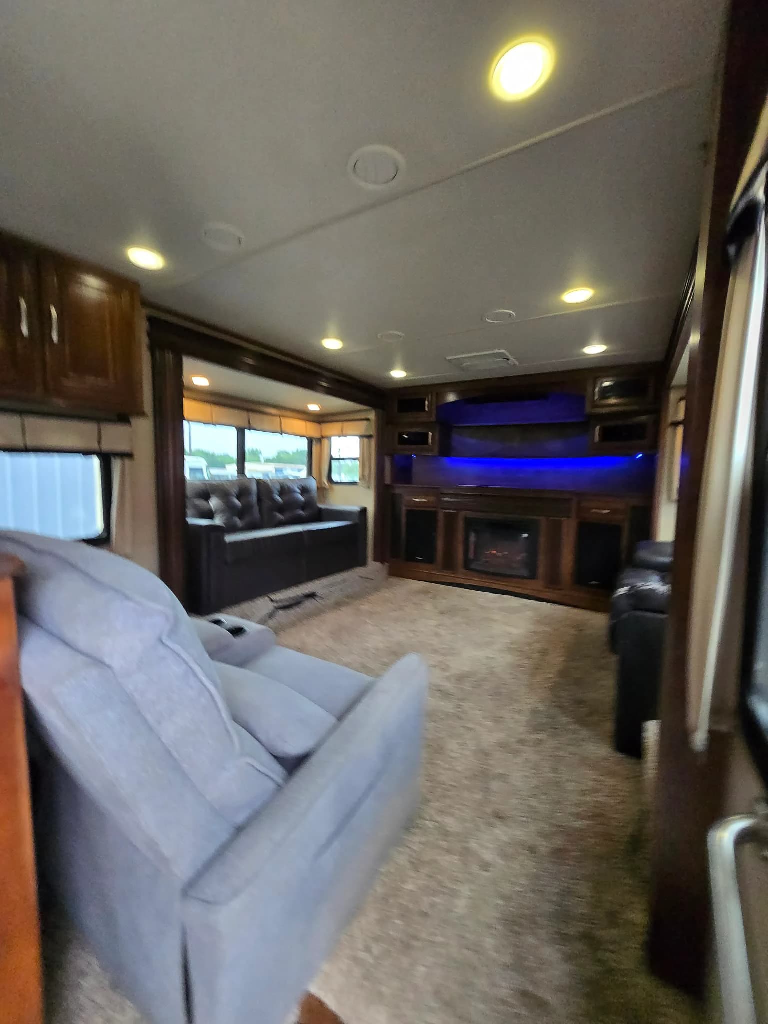 2016 Grand Design Solitude 379FL — photo 11 of 15