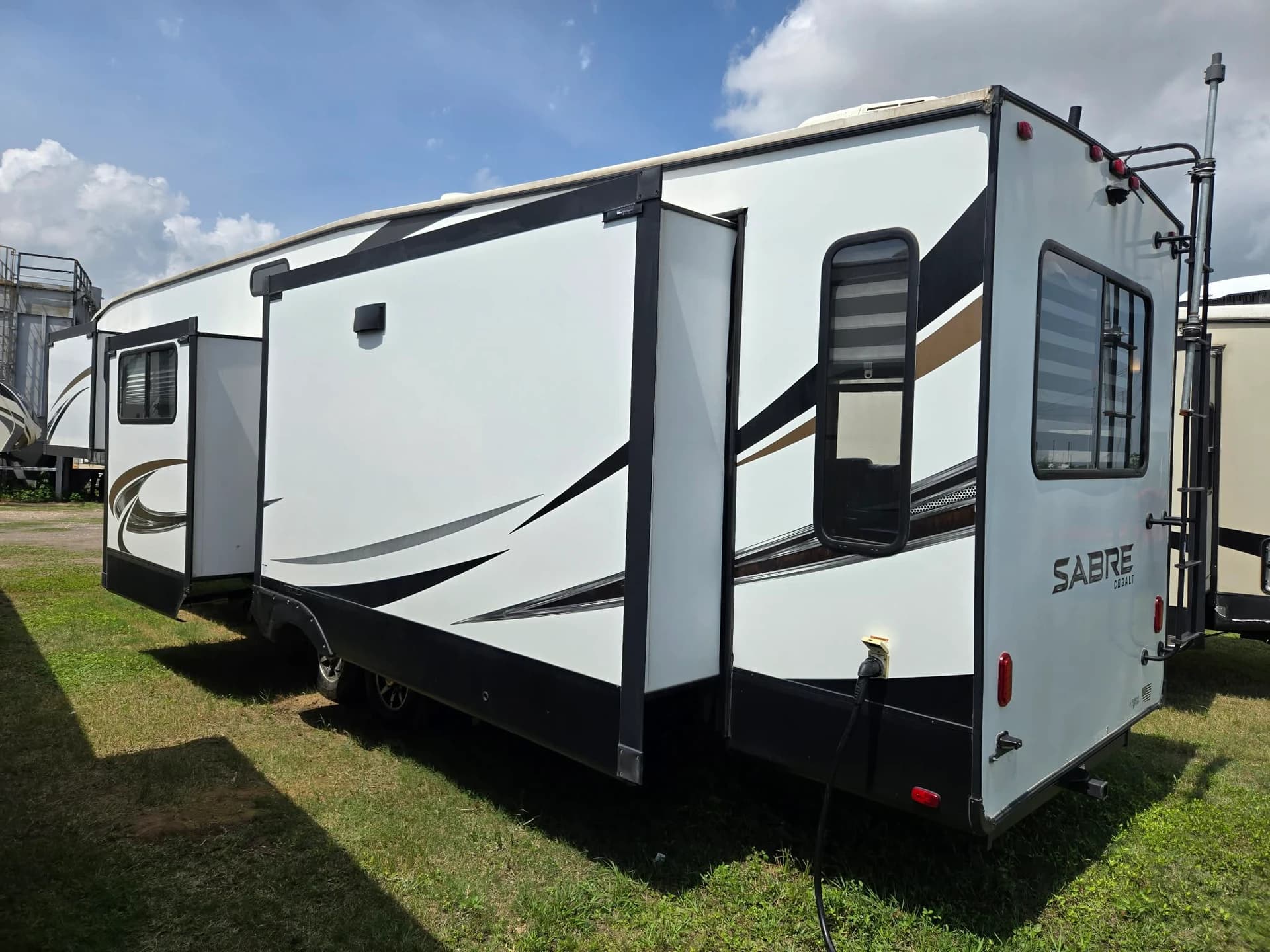 2021 Forest River Sabre 36BHQ — photo 3 of 16