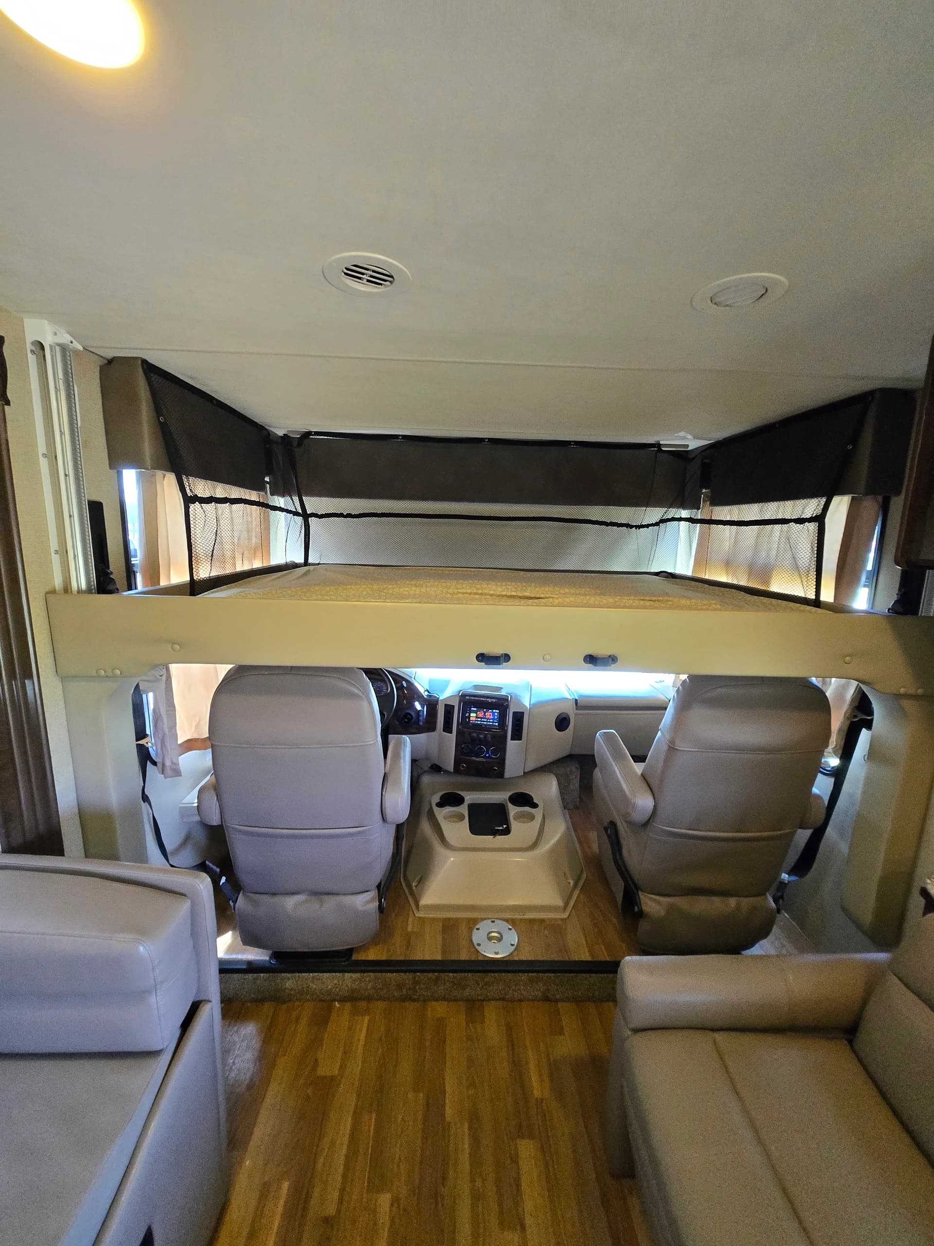 2018 Thor Freedom A30 — photo 8 of 15