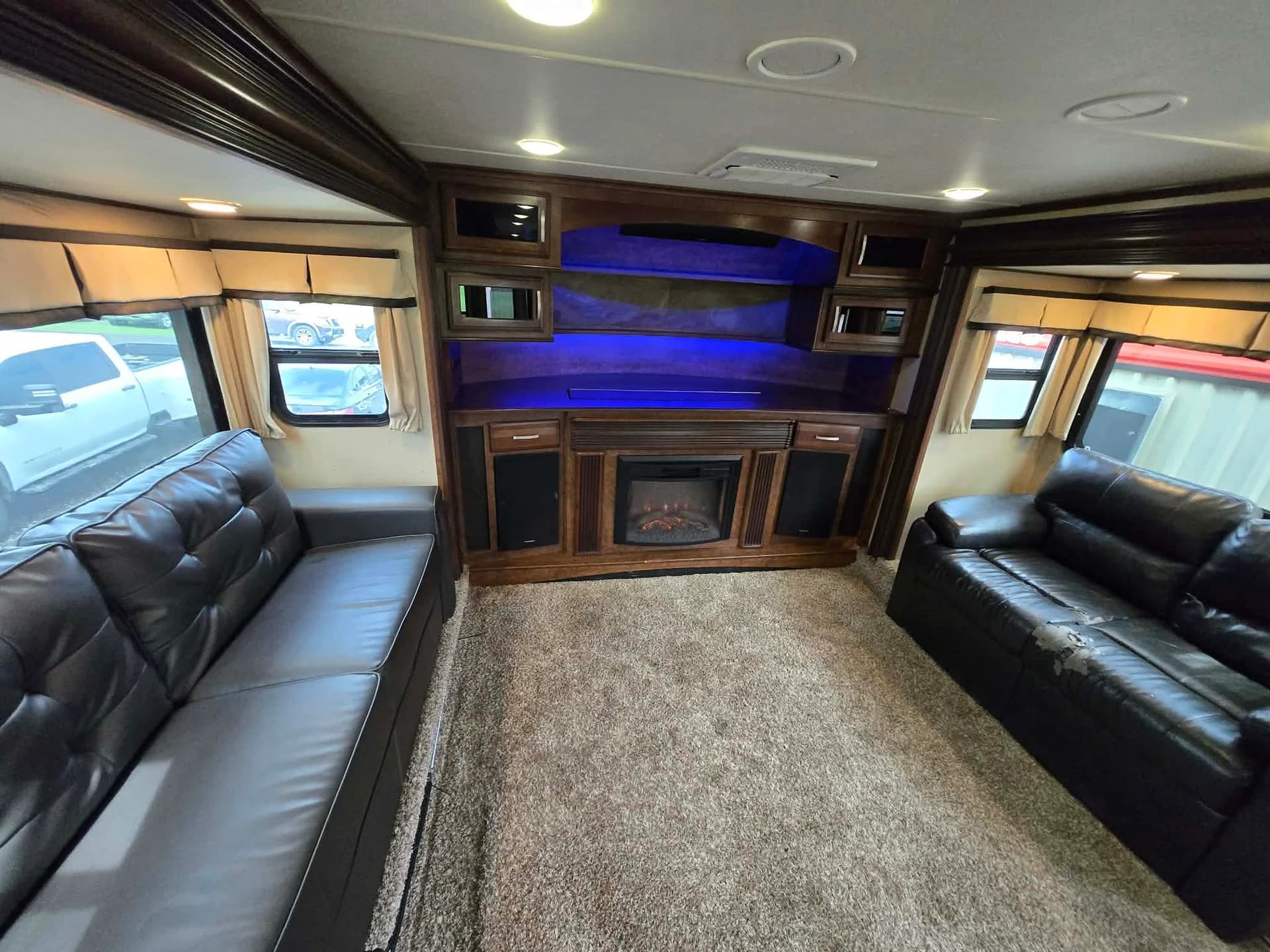 2016 Grand Design Solitude 379FL — photo 4 of 15