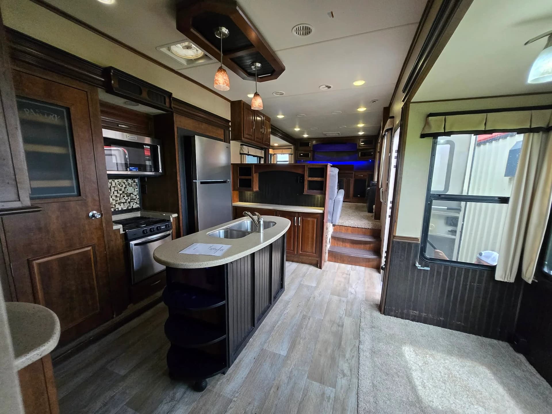 2016 Grand Design Solitude 379FL — photo 9 of 15
