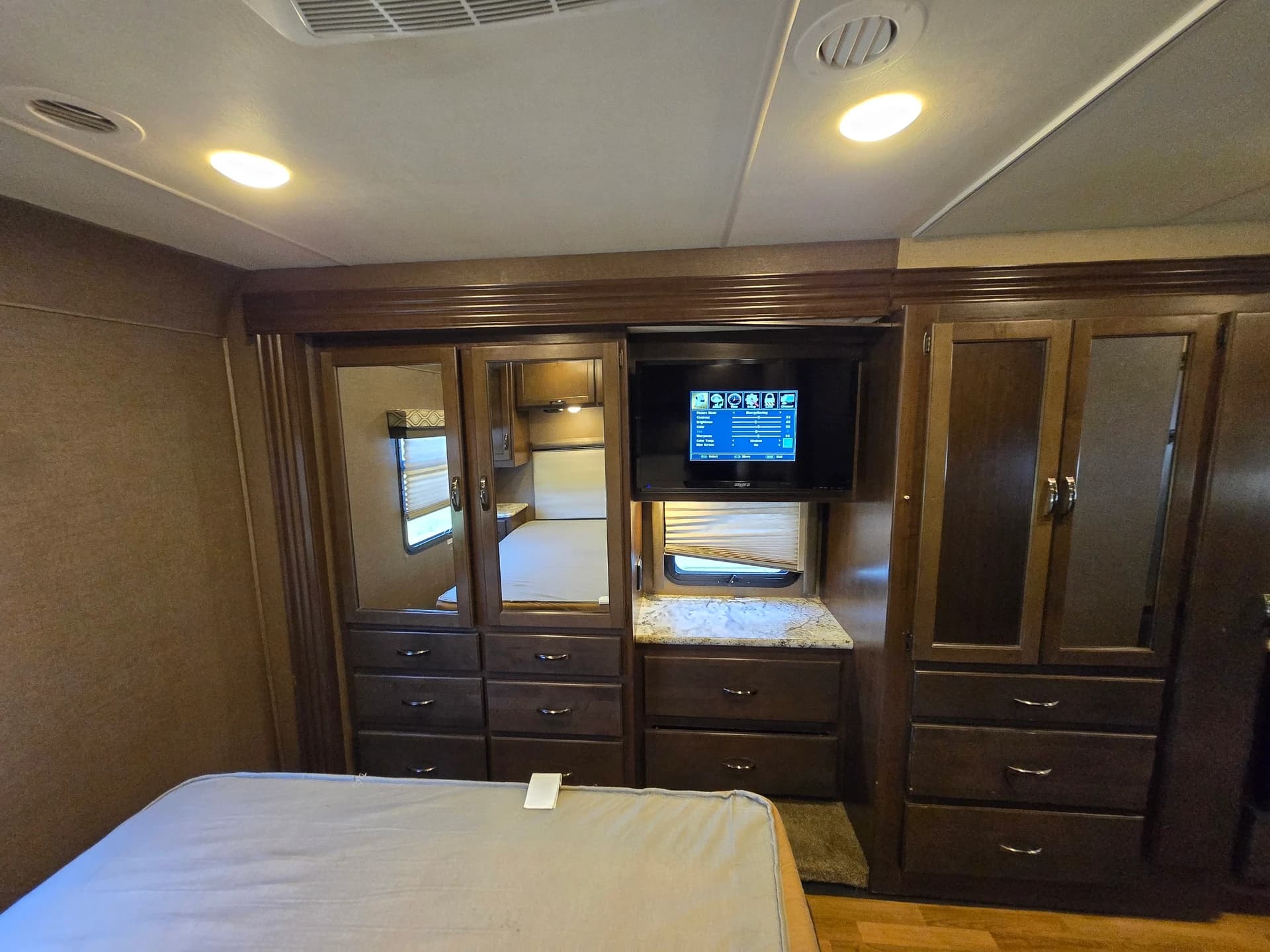 2018 Thor Freedom A30 — photo 12 of 15