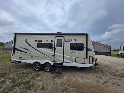 2018 Coachmen Freedom Express 23TQX hero