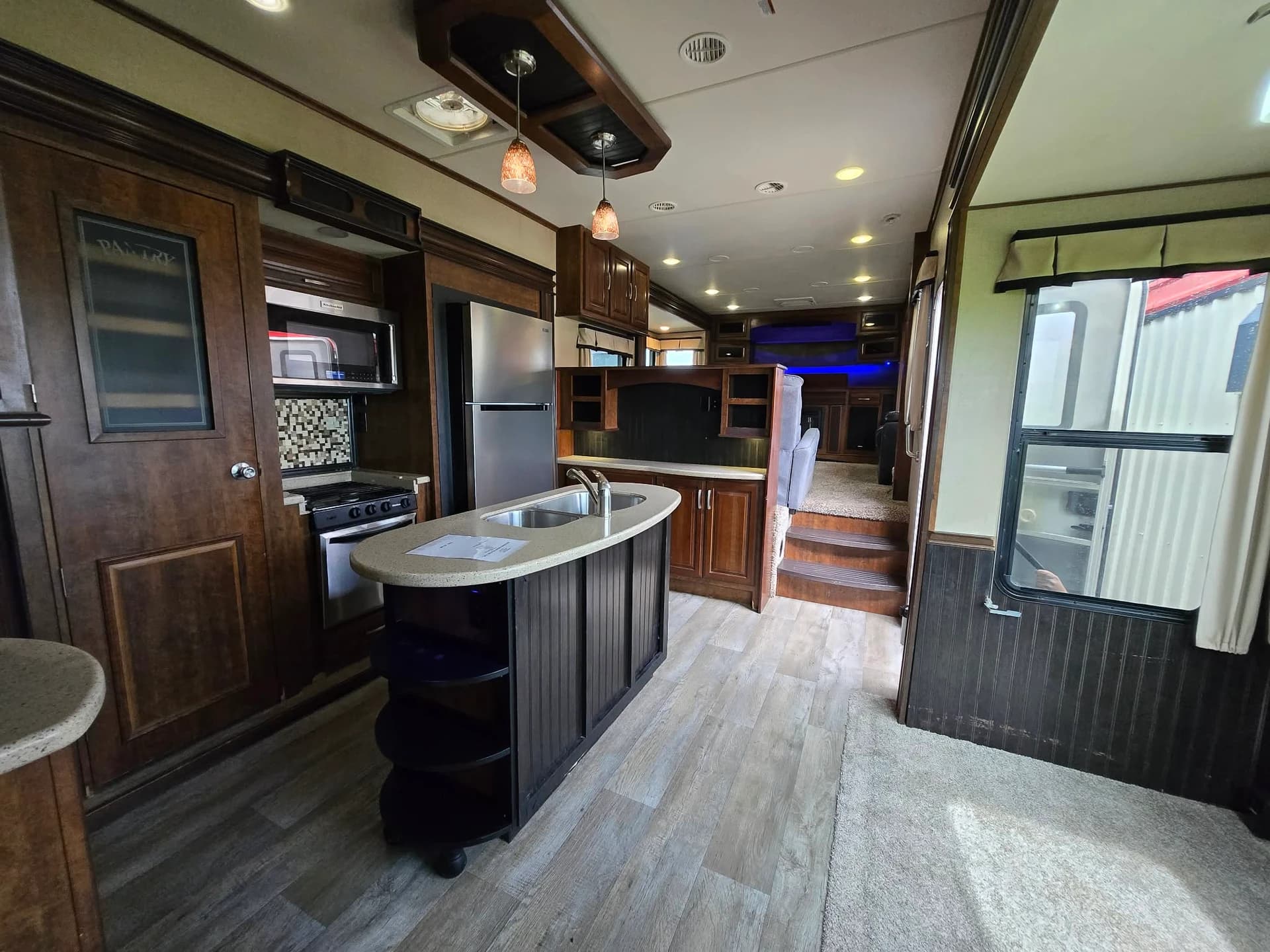 2016 Grand Design Solitude 379FL — photo 10 of 15