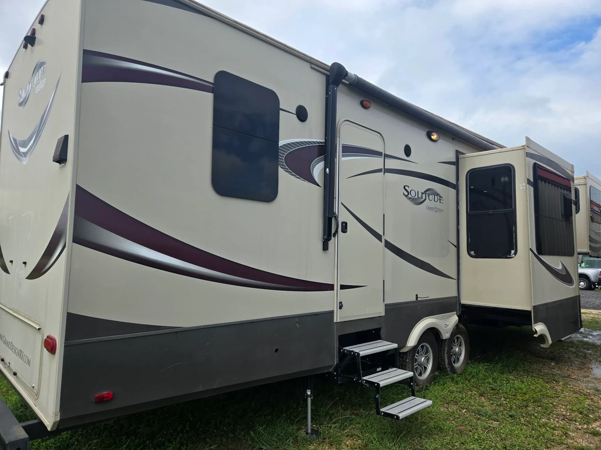 2016 Grand Design Solitude 379FL — photo 13 of 15