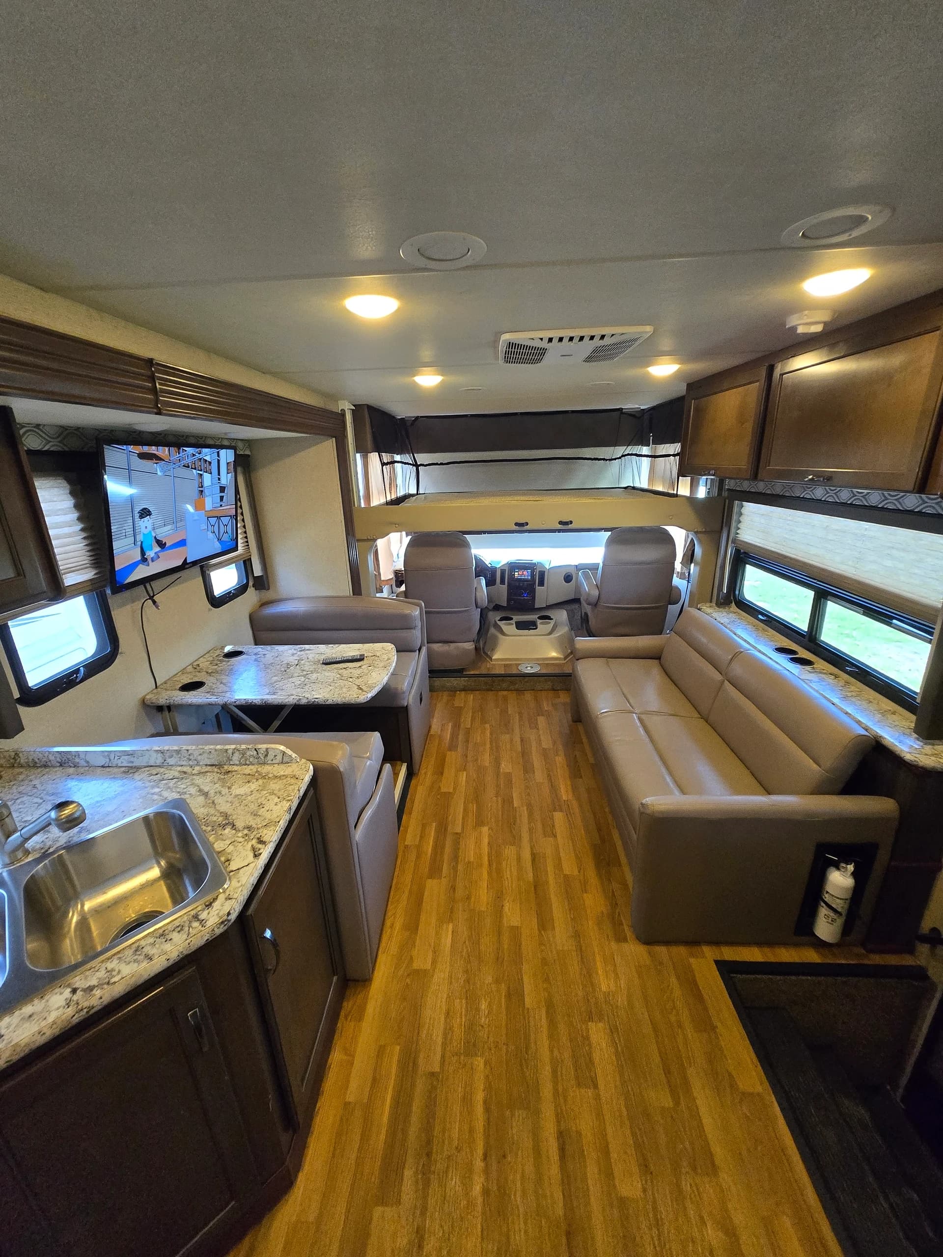 2018 Thor Freedom A30 — photo 5 of 15