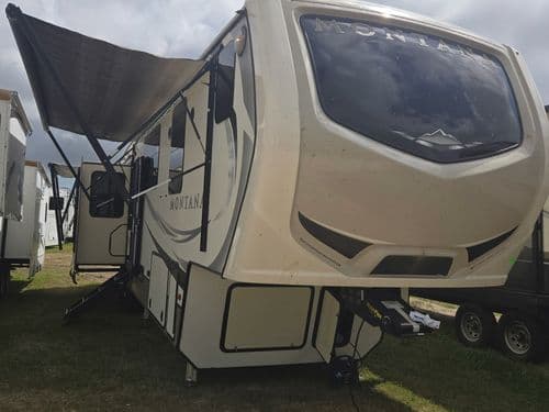 2018 Keystone Montana 3811MS