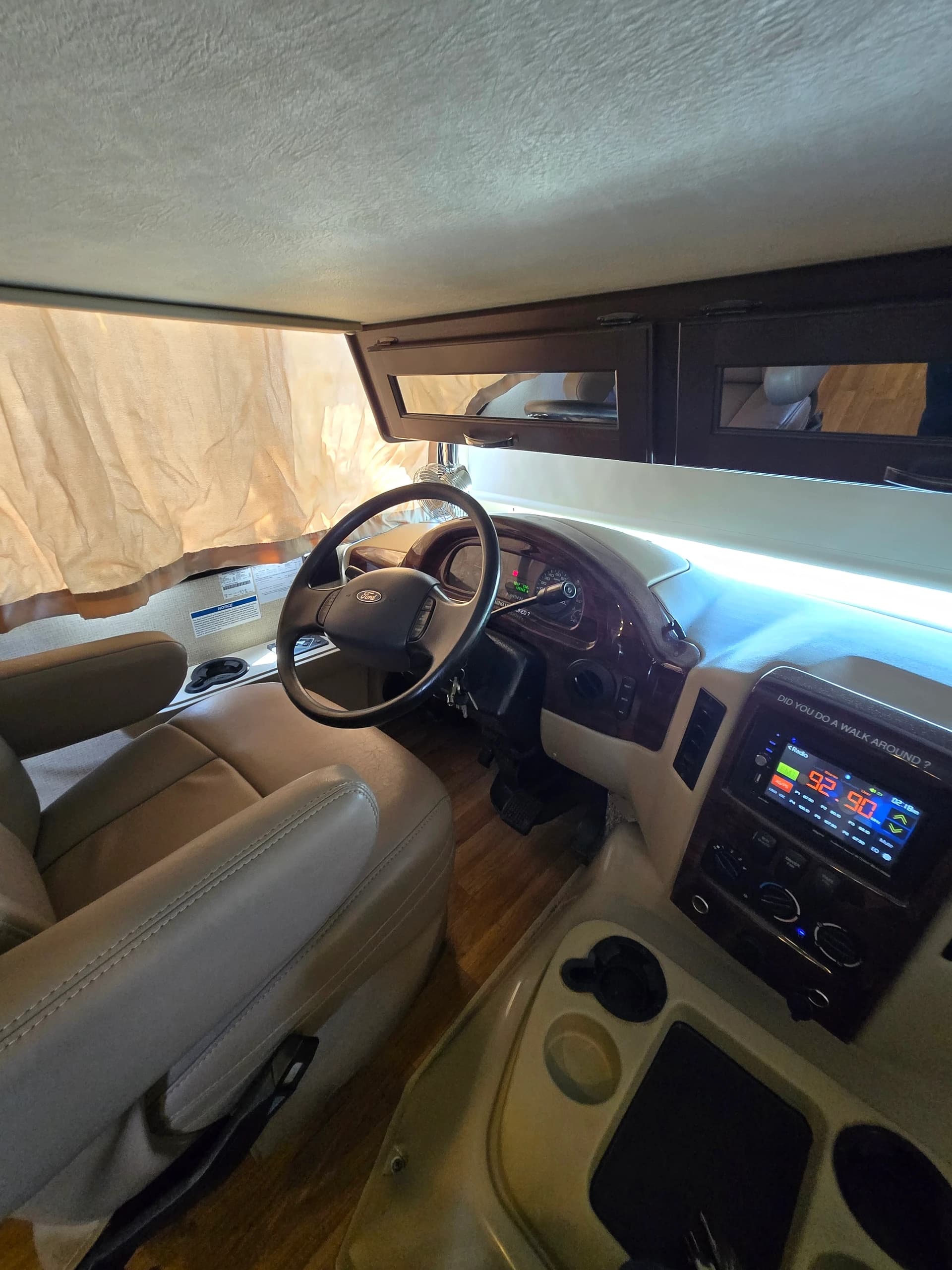 2018 Thor Freedom A30 — photo 10 of 15