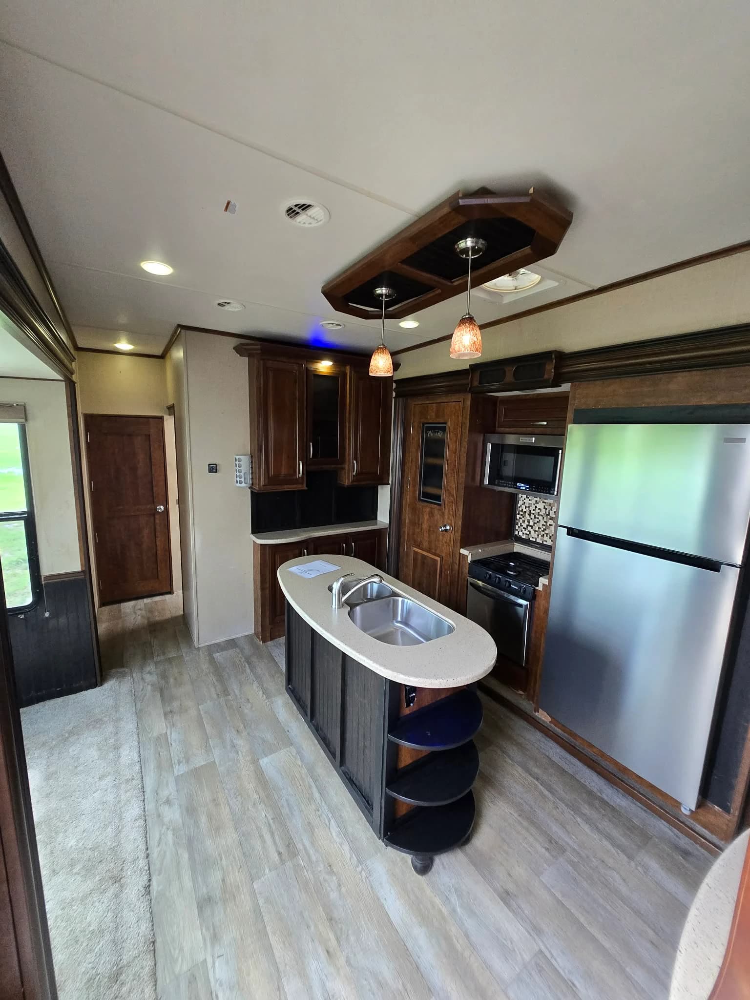 2016 Grand Design Solitude 379FL — photo 3 of 15