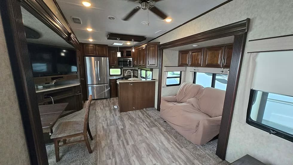 2017 Forest River PRIMETIME SANIBEL3751 — photo 4 of 13