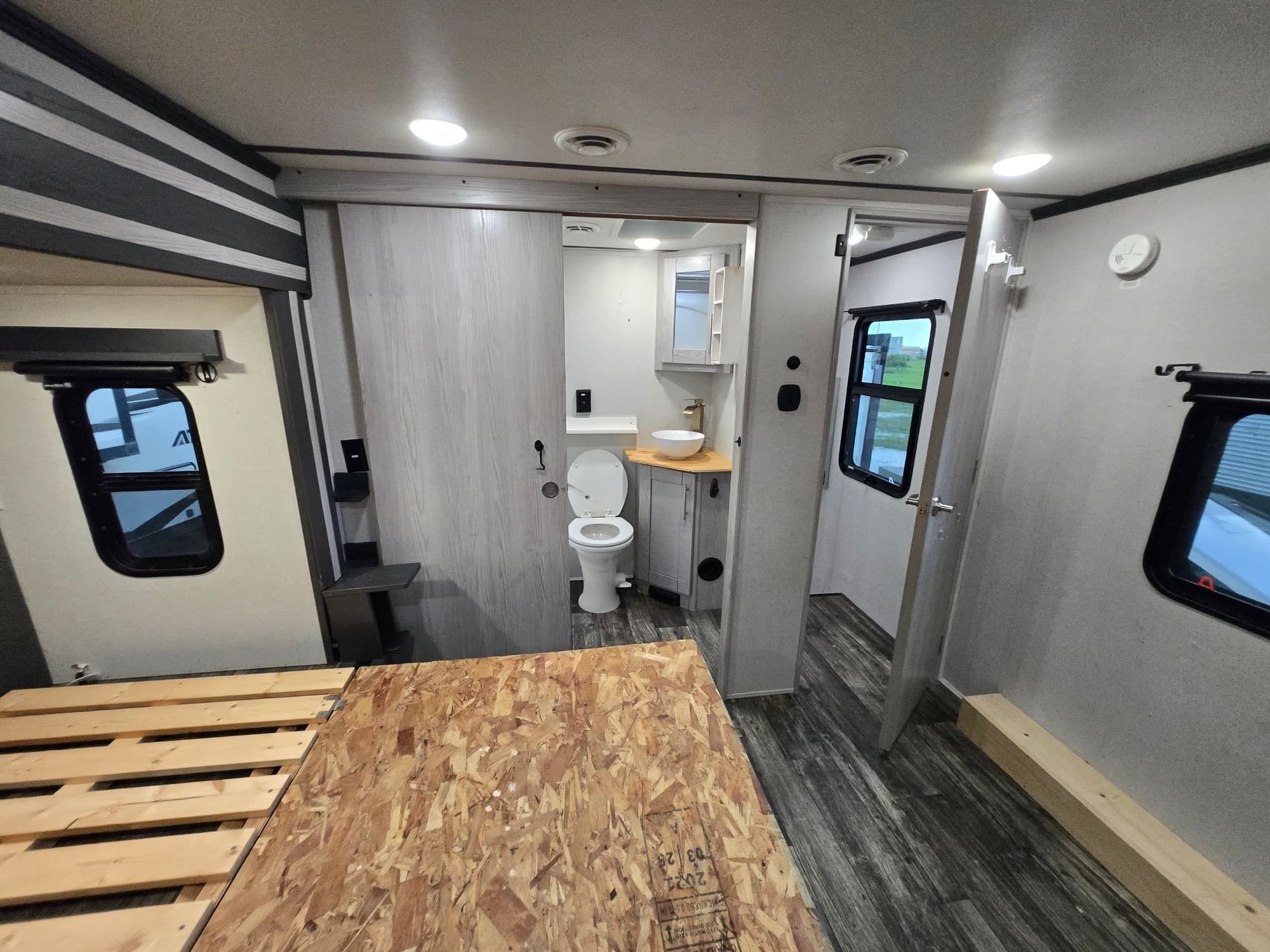 2022 Keystone Fuzion 429 — photo 15 of 21
