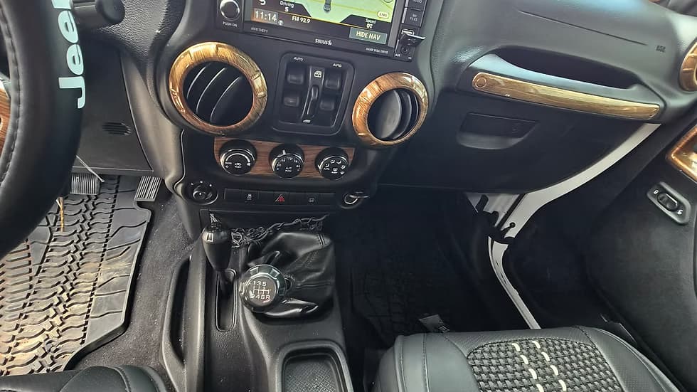 2012 Jeep Wrangler Sahara6Speed — photo 3 of 16