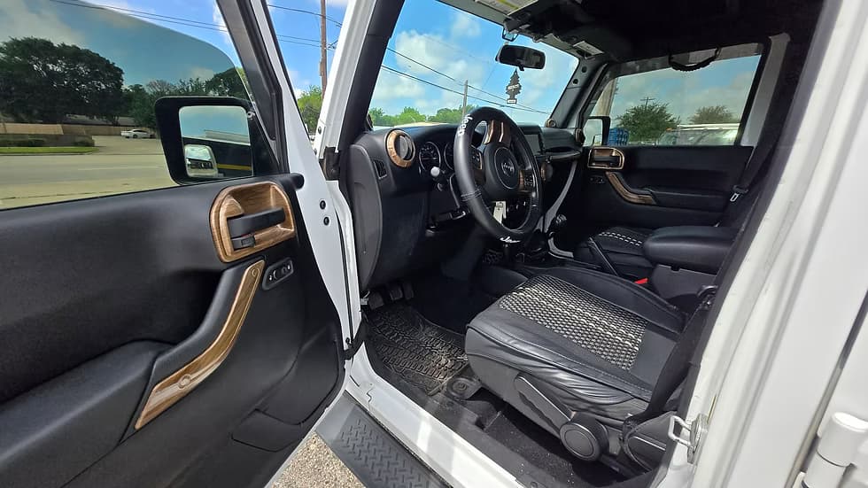 2012 Jeep Wrangler Sahara6Speed — photo 6 of 16