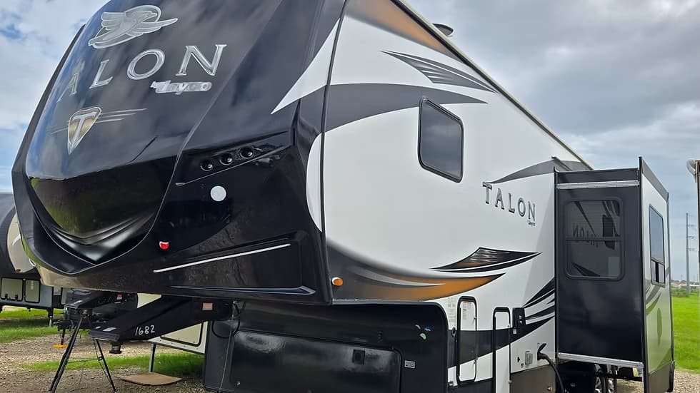 2018 Jayco Talon 3013 — photo 3 of 14