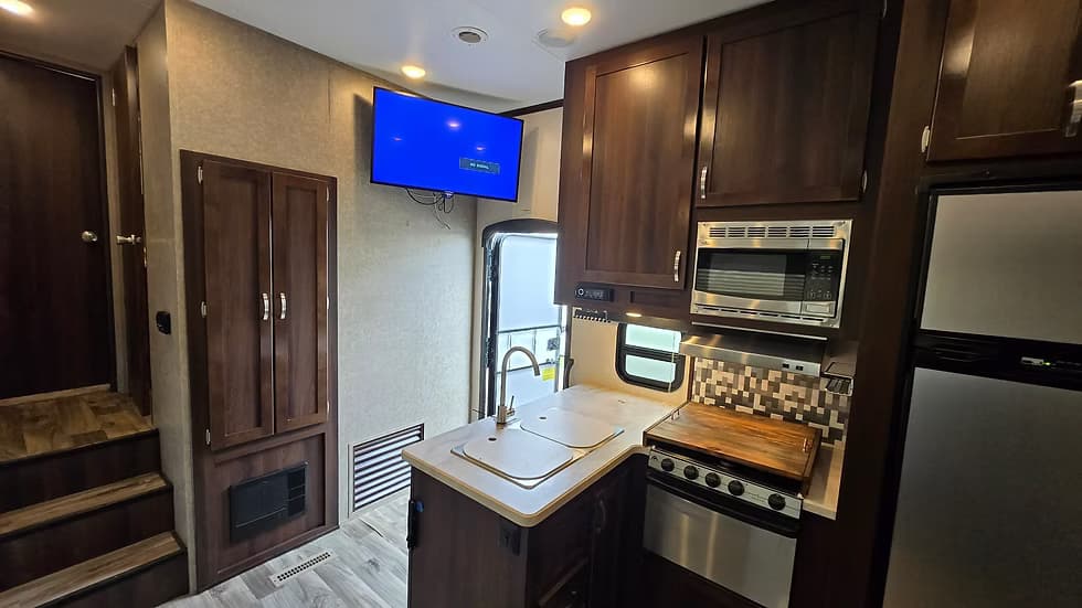 2018 Jayco Talon 3013 — photo 9 of 14