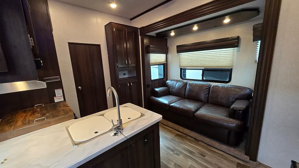 2018 Jayco Talon 3013 — photo 12 of 14