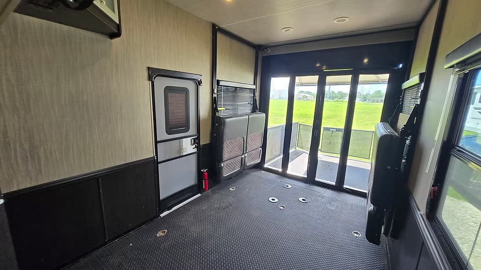 2019 Heartland Road Warrior 396rw — photo 6 of 16