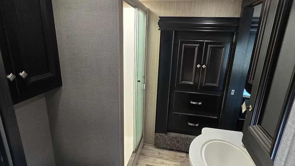 2019 Heartland Road Warrior 396rw — photo 11 of 16