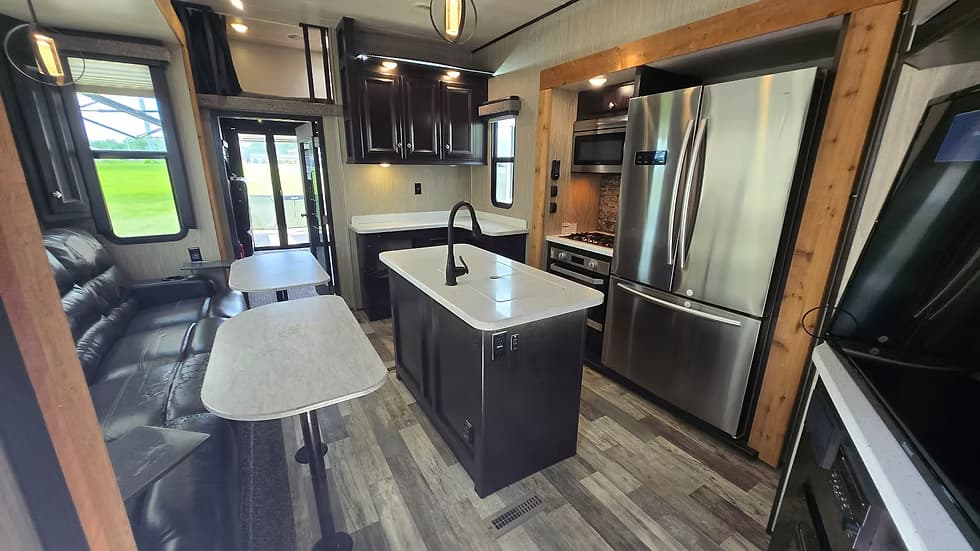 2019 Heartland Road Warrior 396rw — photo 9 of 16