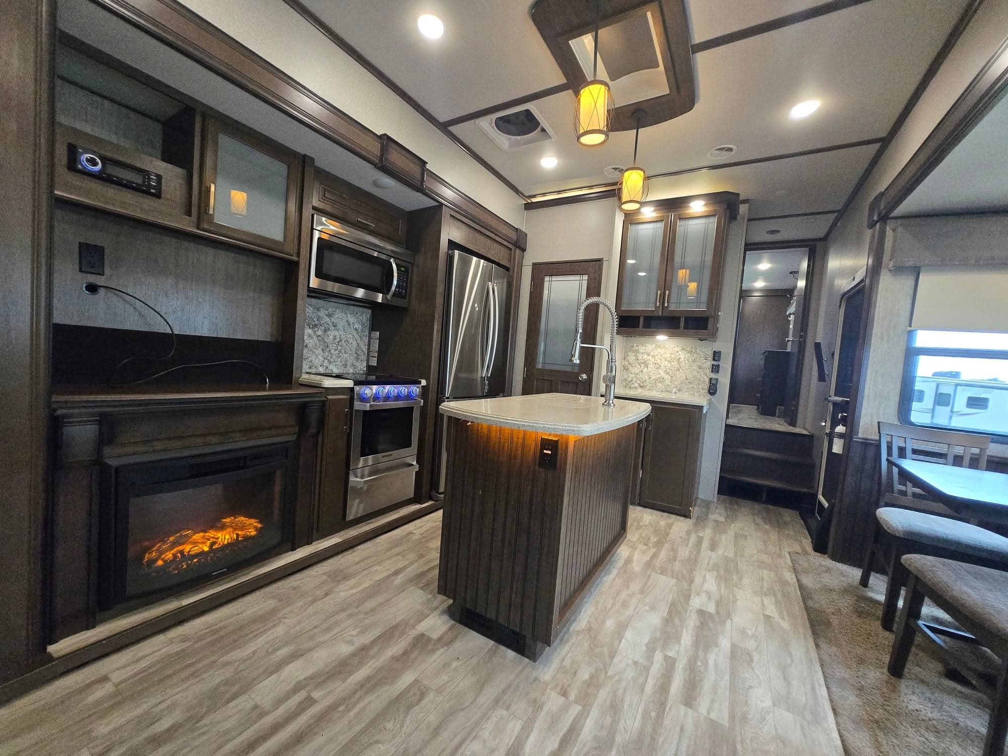 2020 Grand Design Solitude 3950BHR — photo 6 of 19