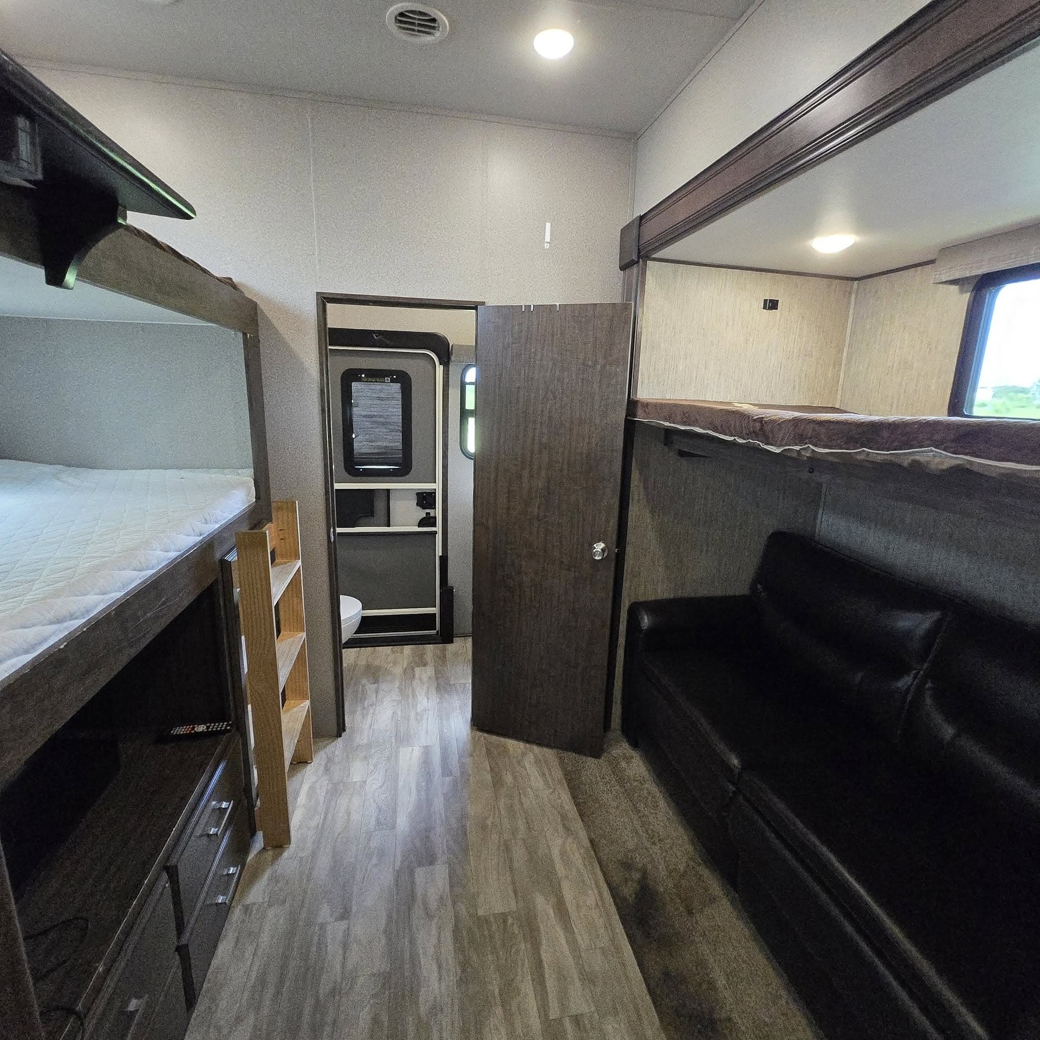 2020 Grand Design Solitude 3950BHR — photo 17 of 19