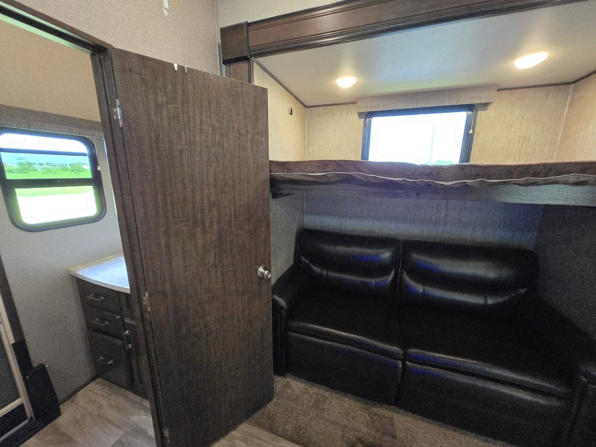 2020 Grand Design Solitude 3950BHR — photo 19 of 19