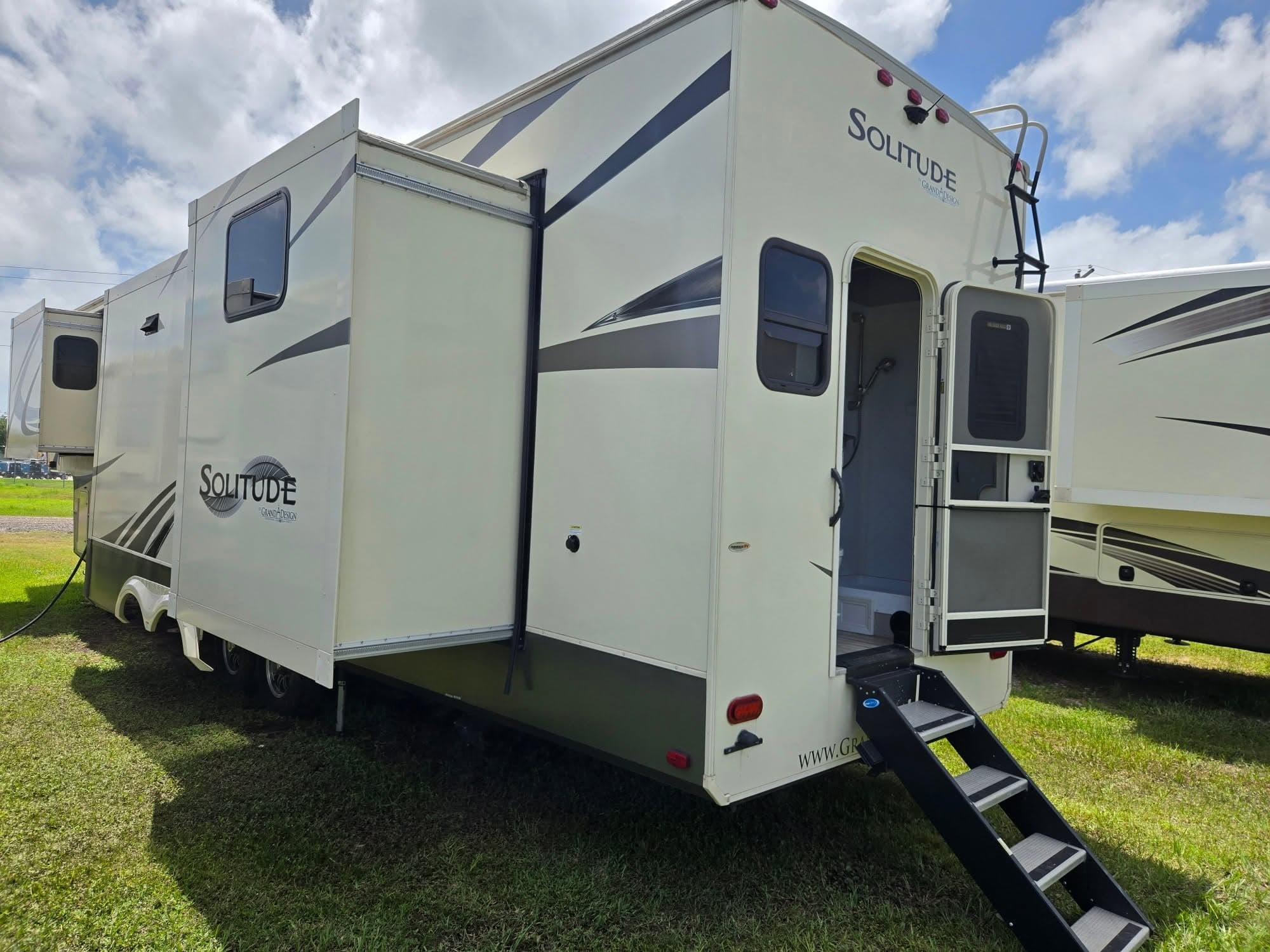 2020 Grand Design Solitude 3950BHR — photo 4 of 19