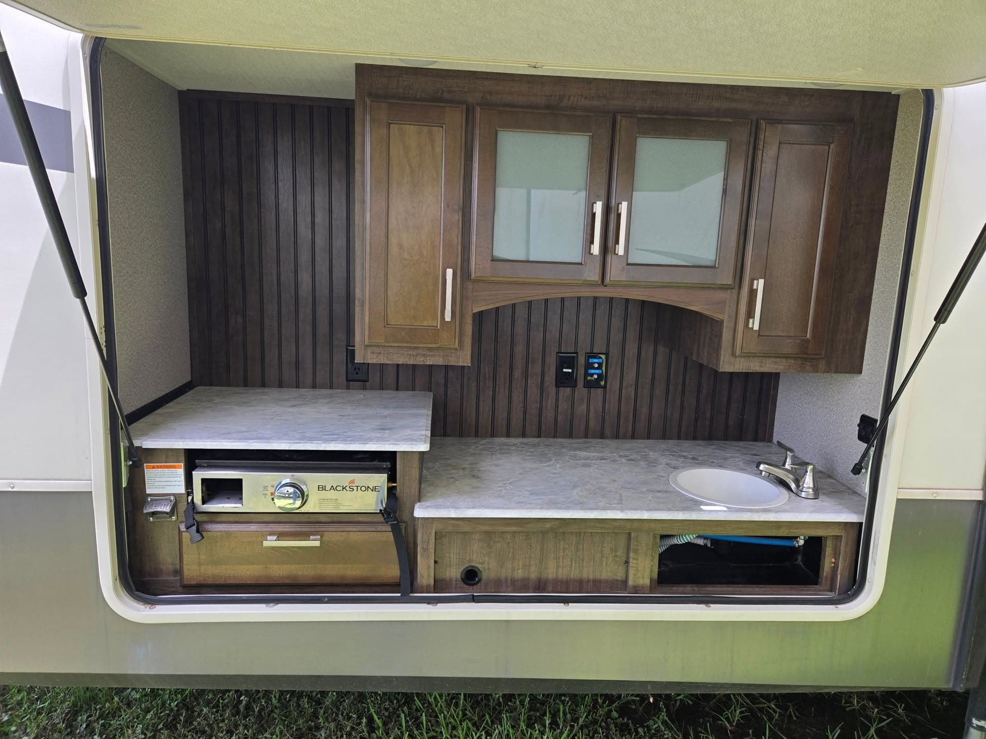 2020 Grand Design Solitude 3950BHR — photo 5 of 19