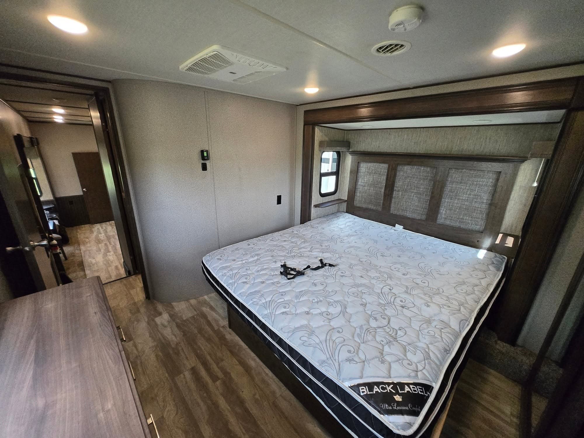 2020 Grand Design Solitude 3950BHR — photo 12 of 19