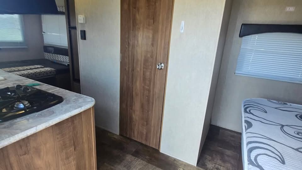 2018 Gulf Stream Breeze 22UDL — photo 13 of 14