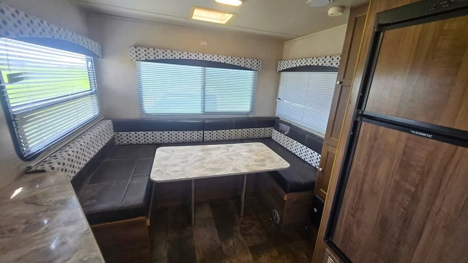 2018 Gulf Stream Breeze 22UDL — photo 9 of 14