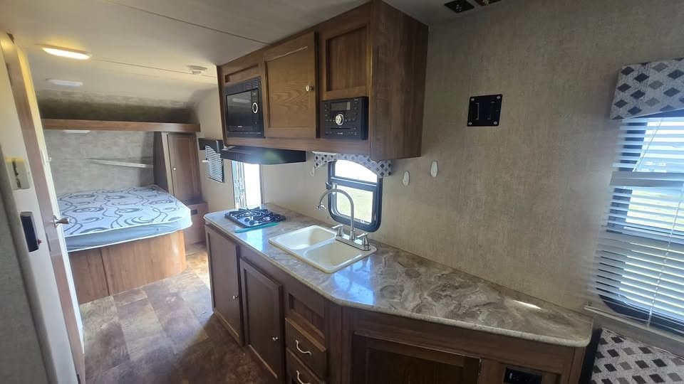 2018 Gulf Stream Breeze 22UDL — photo 10 of 14