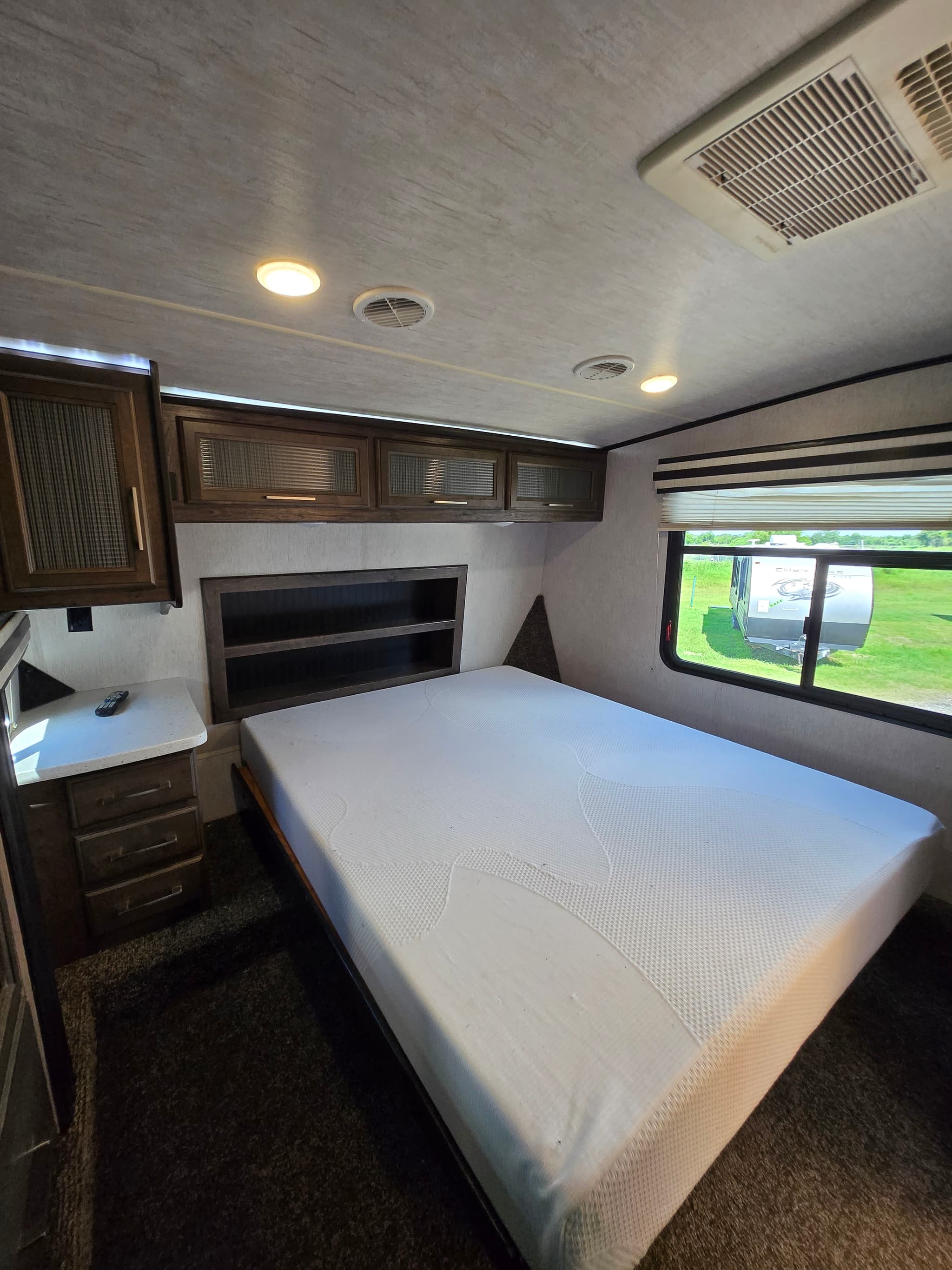 2018 Heartland Cyclone 4270 — photo 13 of 17