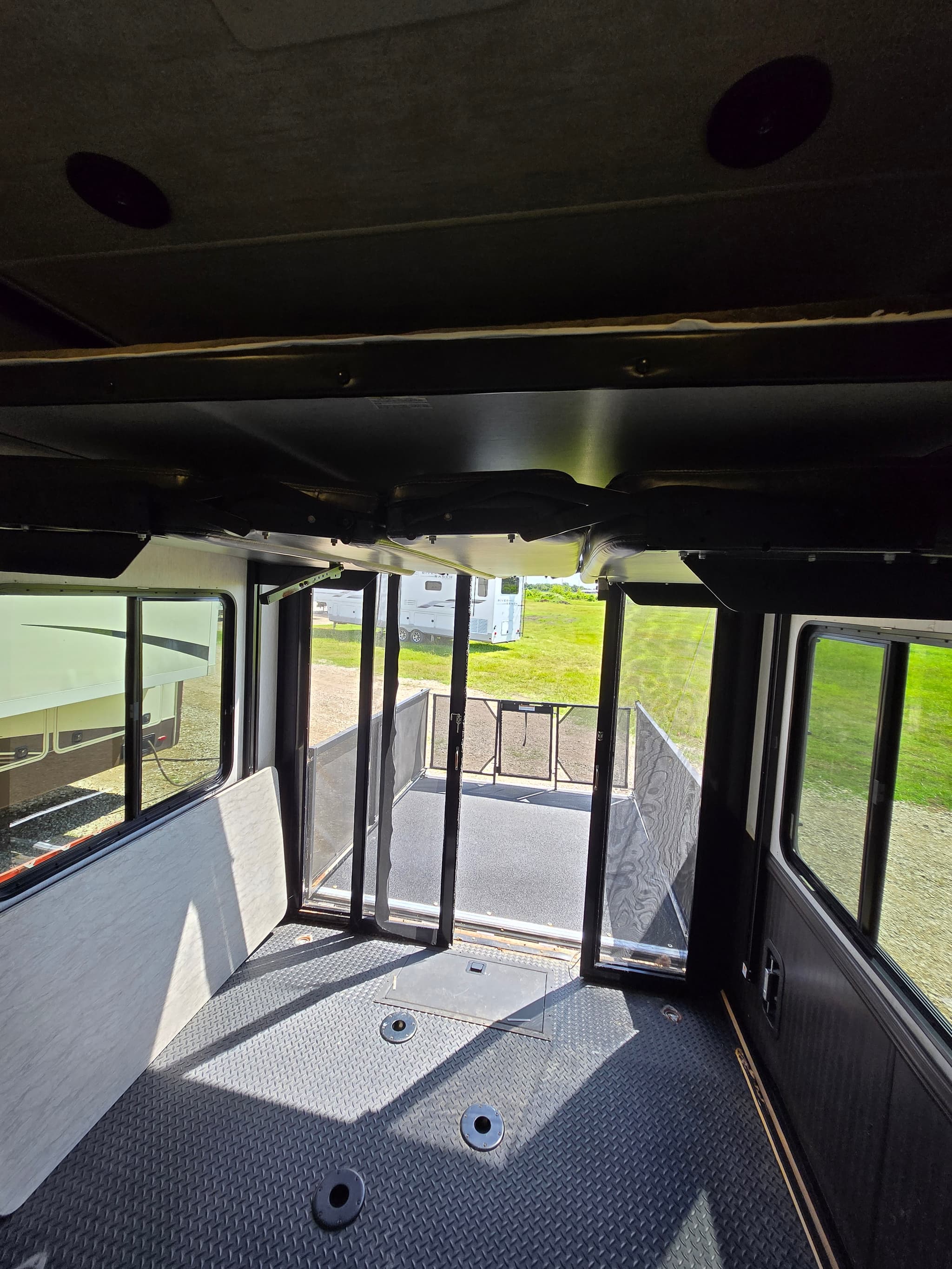 2018 Heartland Cyclone 4270 — photo 6 of 17