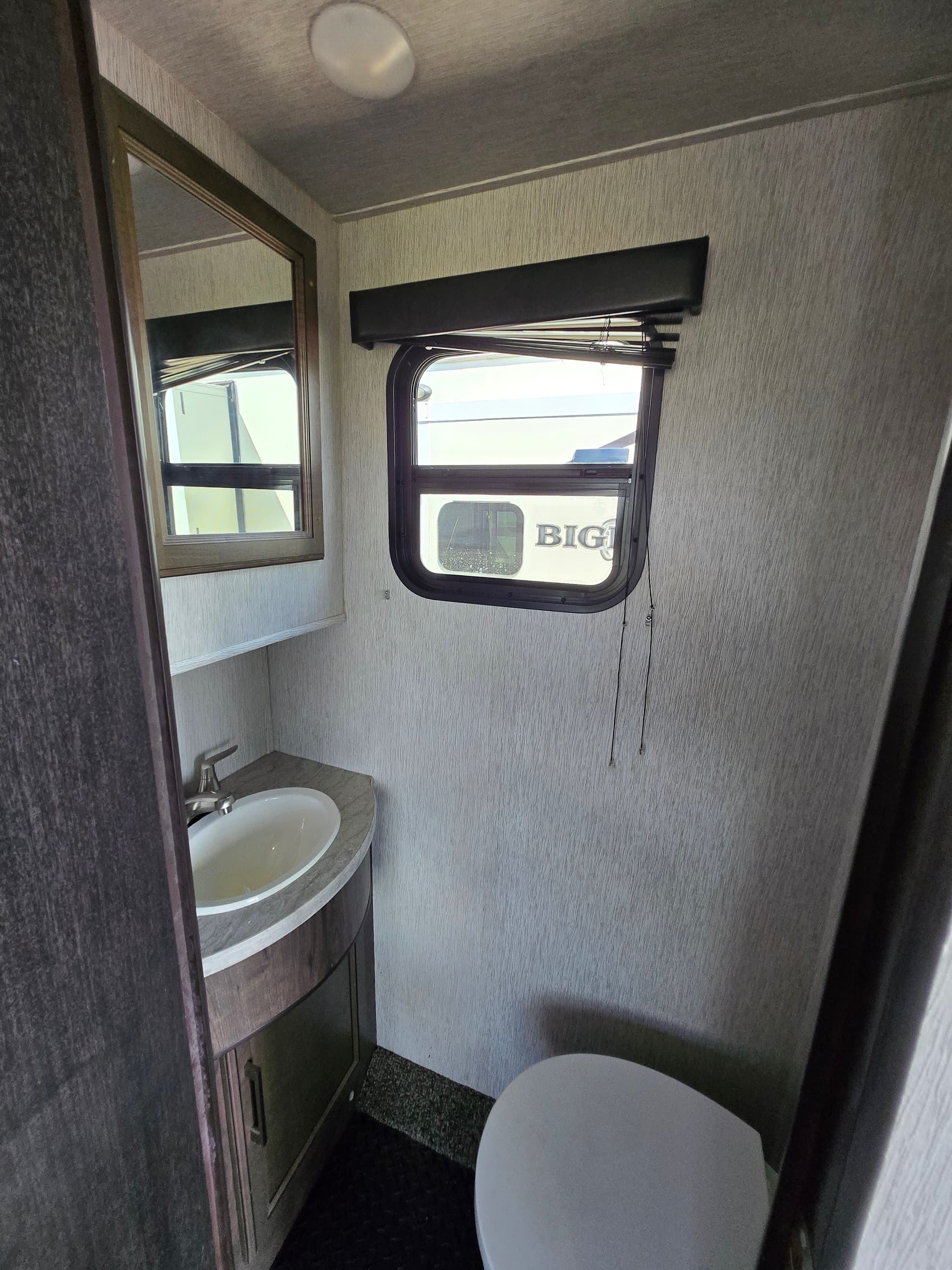 2018 Heartland Cyclone 4270 — photo 9 of 17