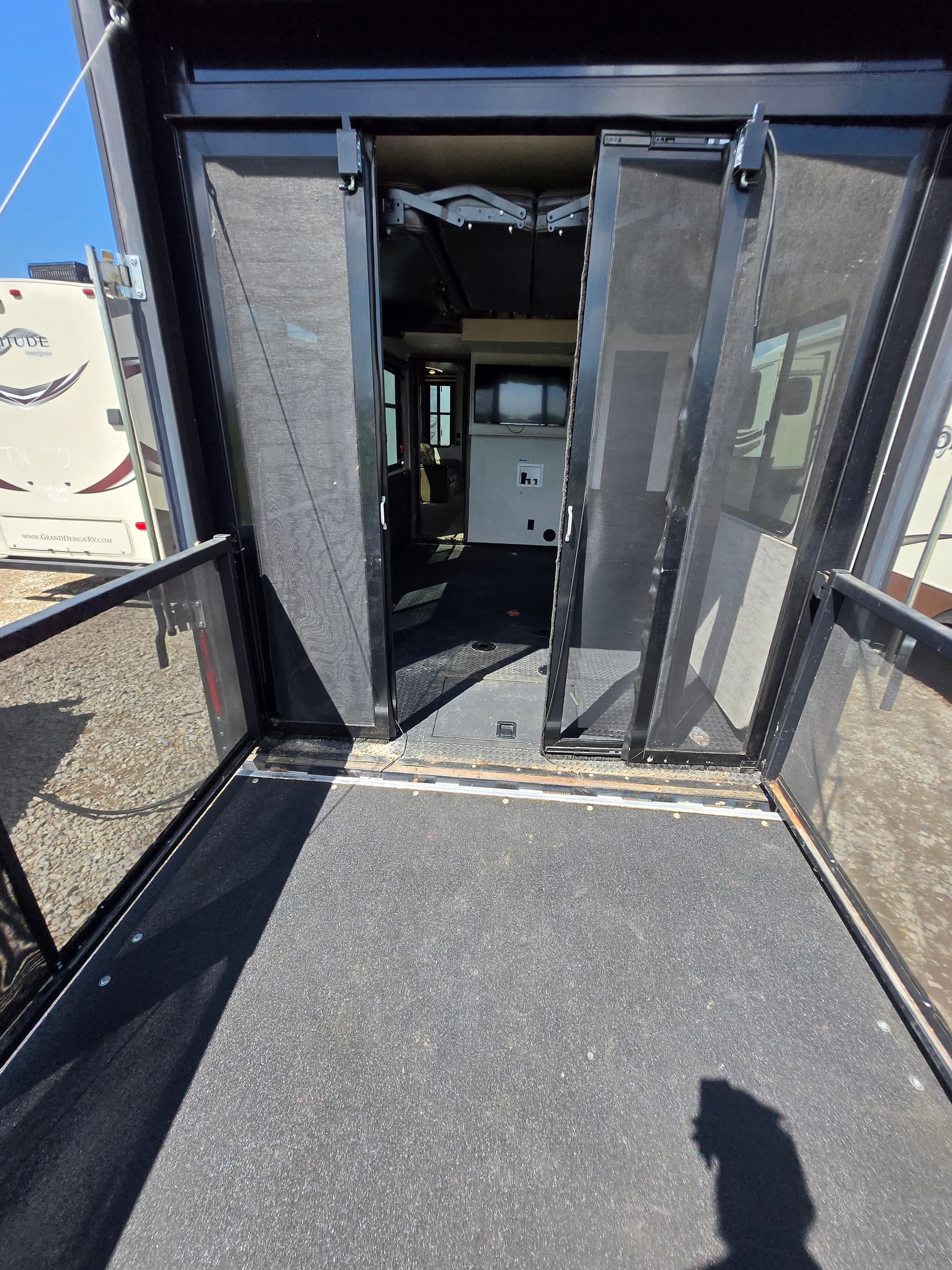 2018 Heartland Cyclone 4270 — photo 5 of 17