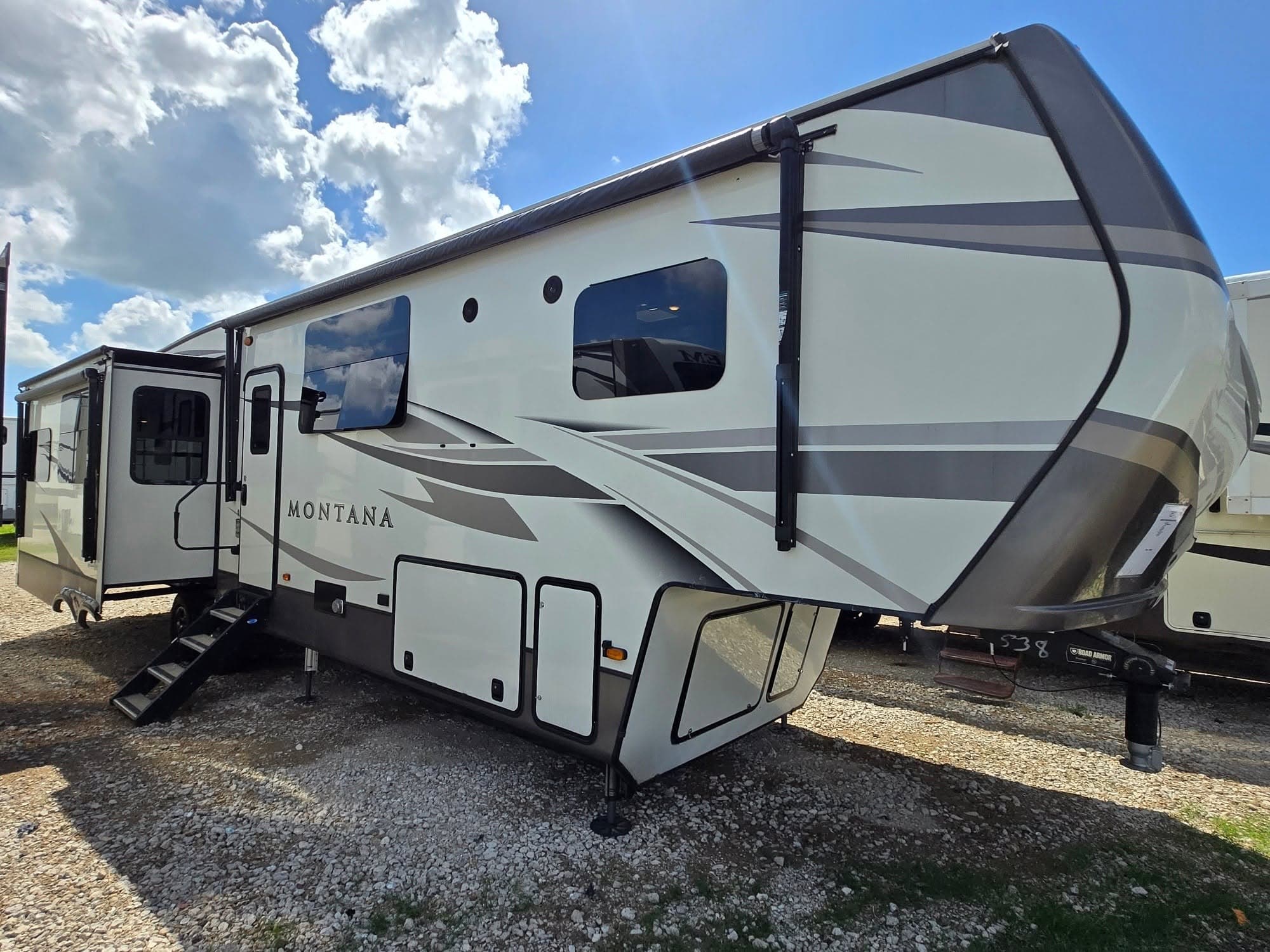 2020 Keystone Montana 3811MS