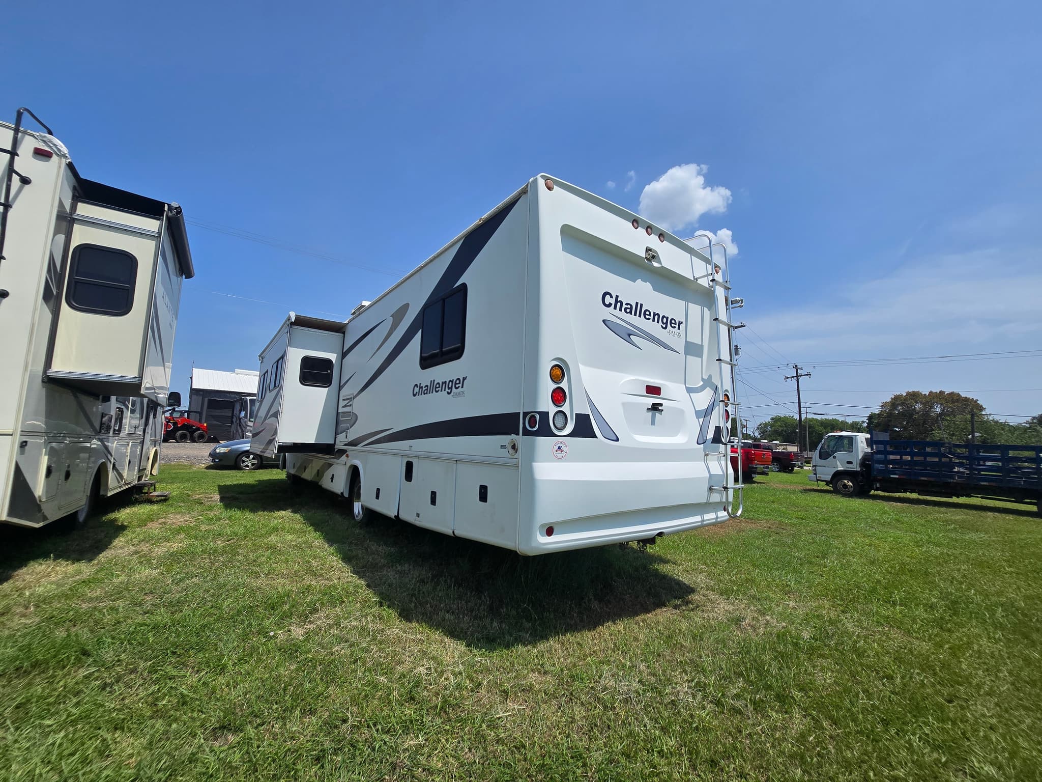 2008 Damon Challenger 355 — photo 4 of 19