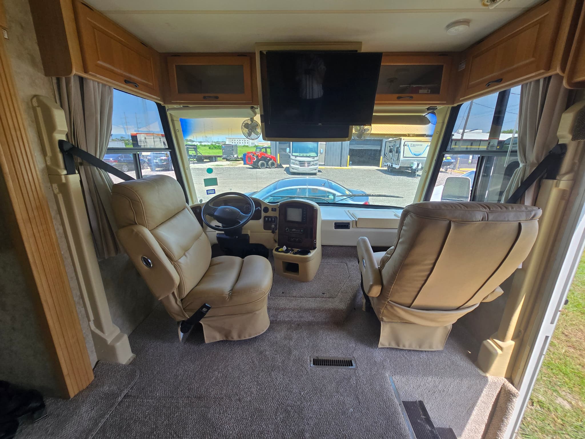 2008 Damon Challenger 355 — photo 6 of 19
