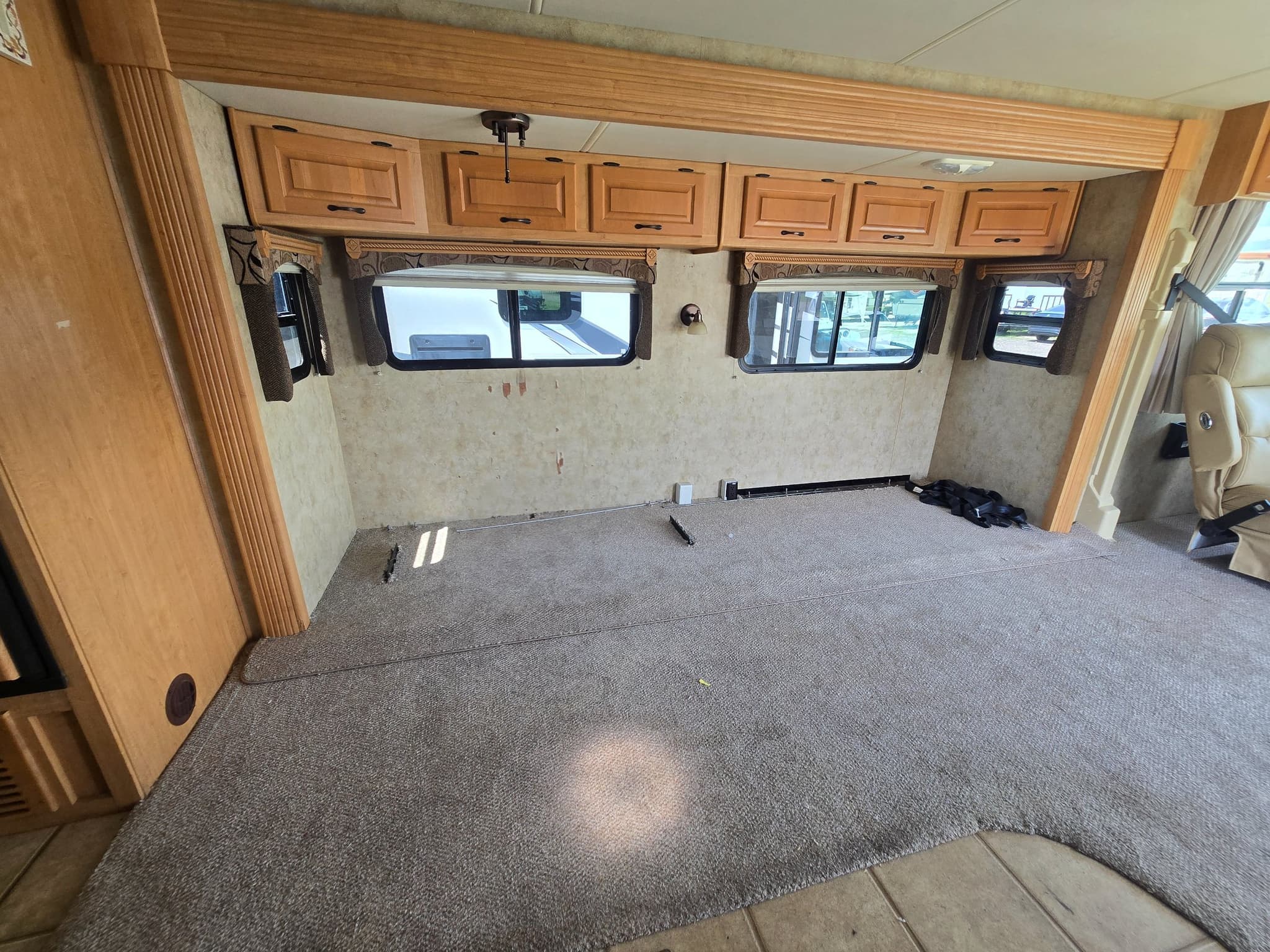 2008 Damon Challenger 355 — photo 8 of 19