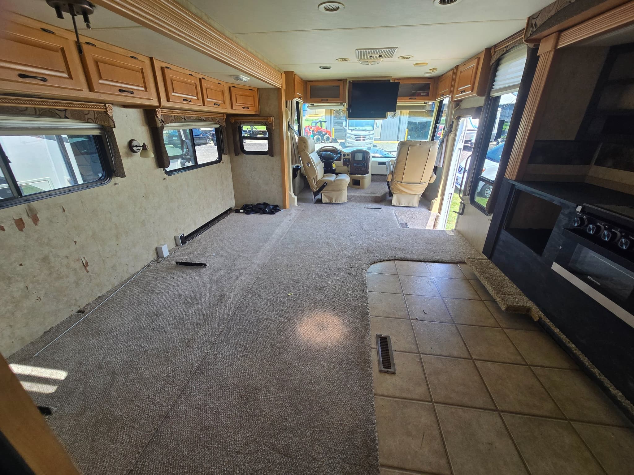 2008 Damon Challenger 355 — photo 9 of 19