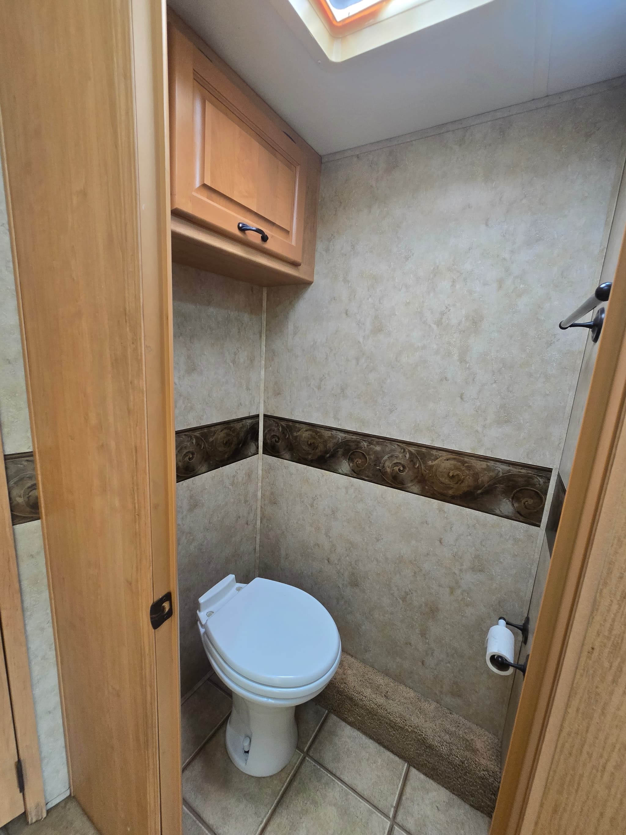2008 Damon Challenger 355 — photo 13 of 19
