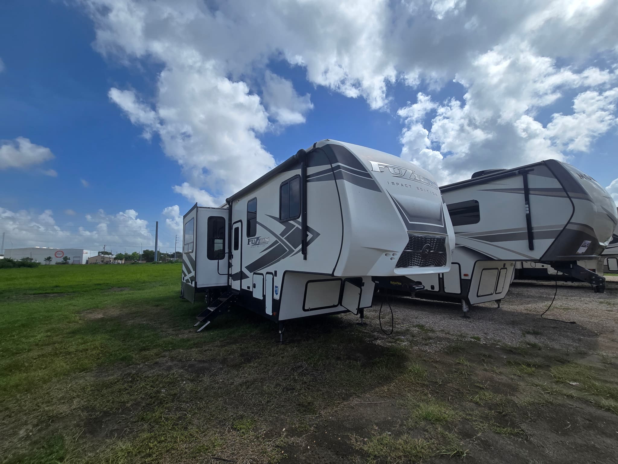 2021 Keystone Fuzion 343 — photo 1 of 3